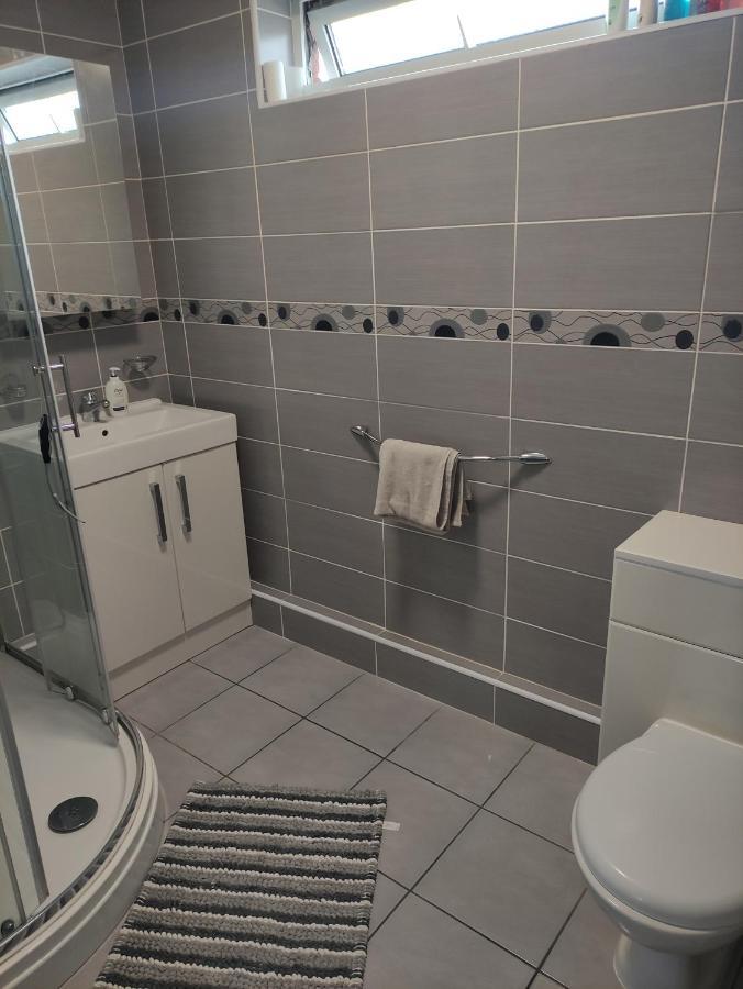 Perfect Place In Walsall/ 4 Bedroom / Long Term Workers Or Family Home Экстерьер фото