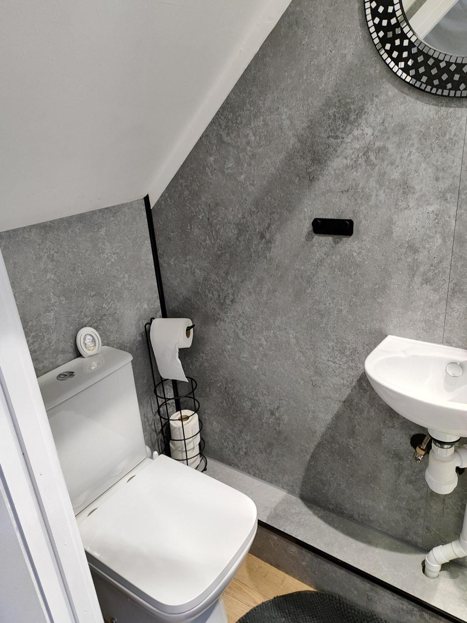 Perfect Place In Walsall/ 4 Bedroom / Long Term Workers Or Family Home Экстерьер фото